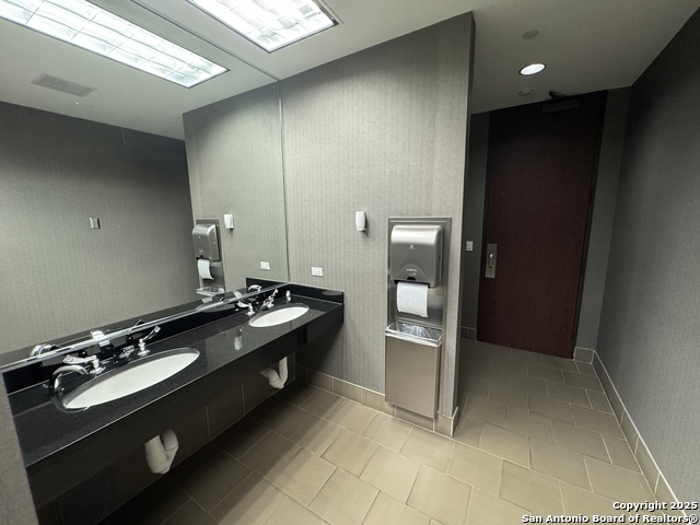 Listing photo id 31 for 13750 San Pedro 810