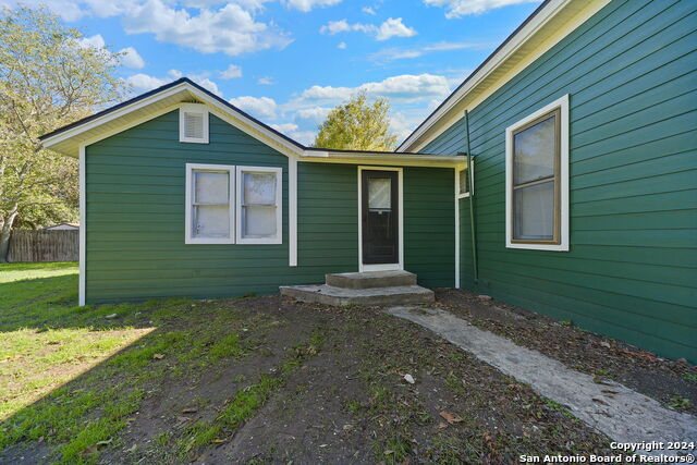 Image 18 of 22 For 114 Short St