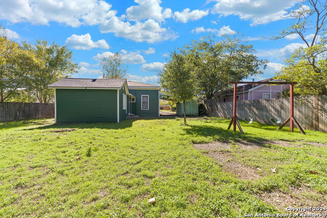 Image 20 of 22 For 114 Short St