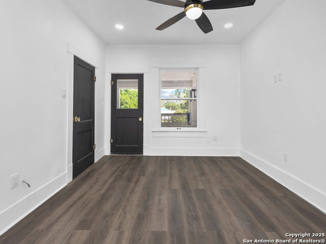 Image 21 of 50 For 940 Mulberry