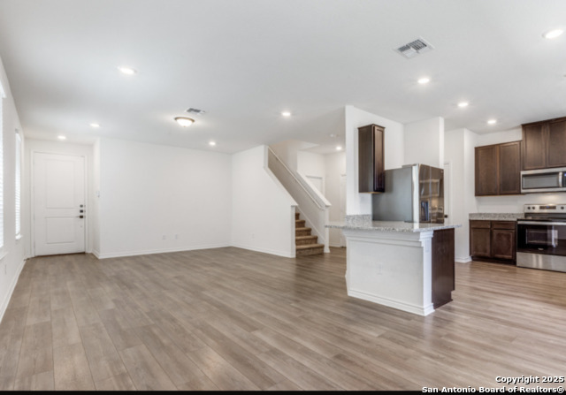 Image 4 of 13 For 14839 Vance Jackson  405
