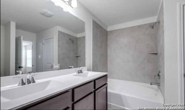 Image 8 of 13 For 14839 Vance Jackson  405