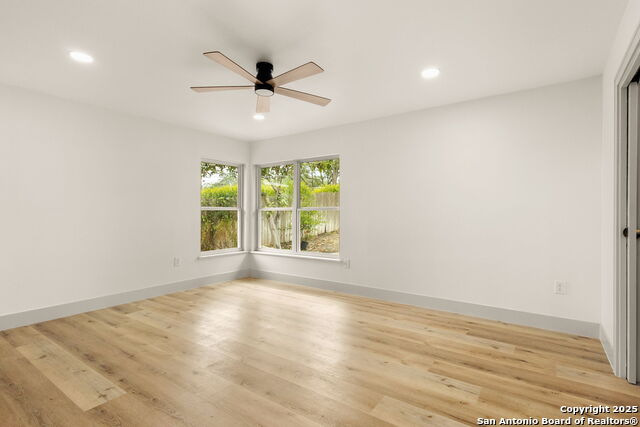 Listing photo id 12 for 446 Forrest Hill