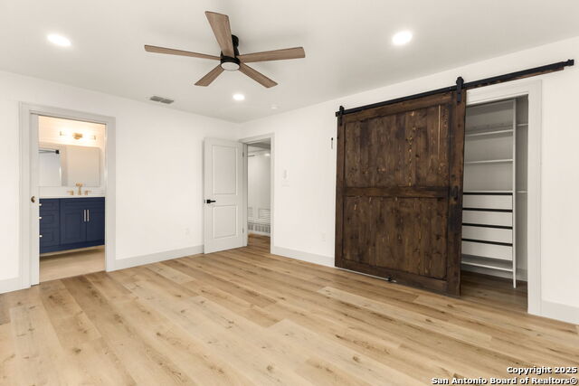 Listing photo id 13 for 446 Forrest Hill