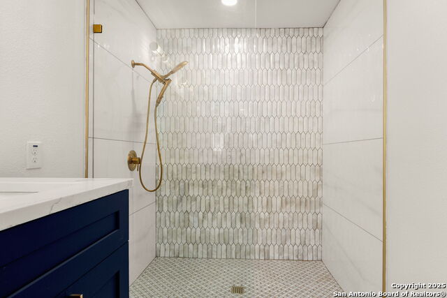 Listing photo id 15 for 446 Forrest Hill