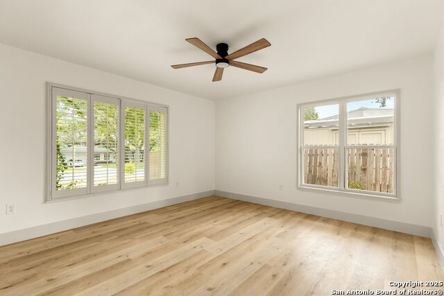 Listing photo id 17 for 446 Forrest Hill
