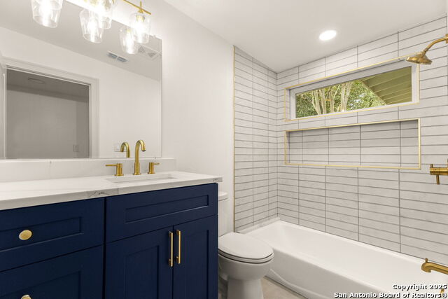 Listing photo id 18 for 446 Forrest Hill