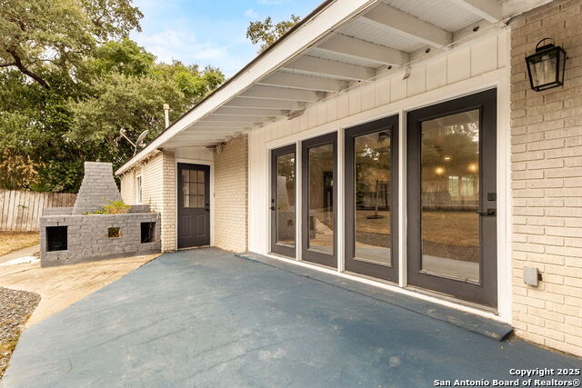Listing photo id 20 for 446 Forrest Hill