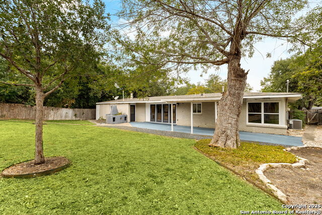 Listing photo id 22 for 446 Forrest Hill