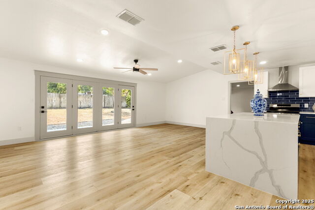 Listing photo id 1 for 446 Forrest Hill