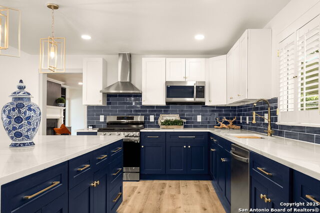 Listing photo id 2 for 446 Forrest Hill