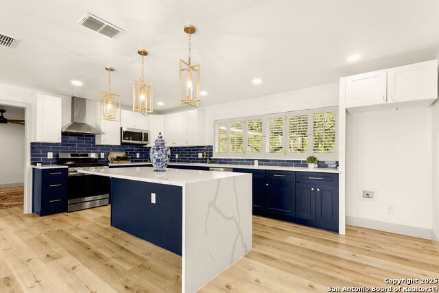 Listing photo id 4 for 446 Forrest Hill