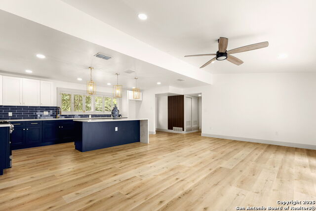 Listing photo id 7 for 446 Forrest Hill
