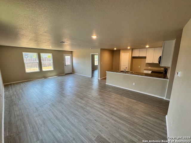 Image 18 of 36 For 8027 Chanting Bend