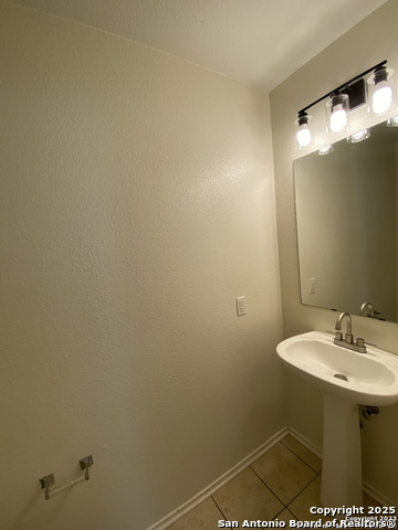 Image 10 of 26 For 5911 Twin Oaks