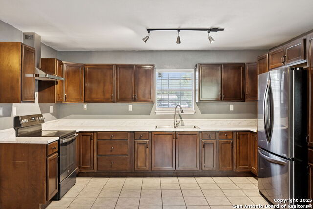 Image 12 of 40 For 111 Tropicana Pl