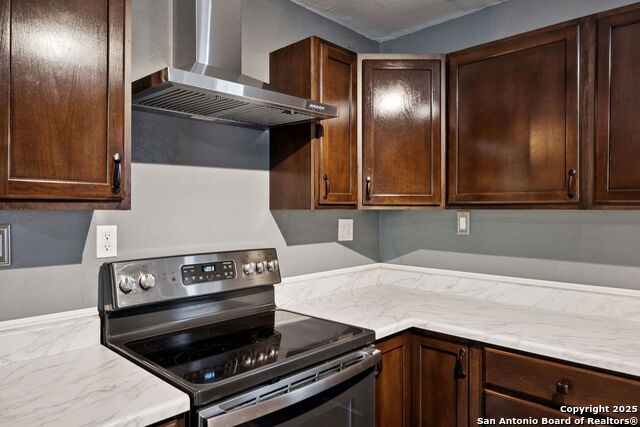 Image 15 of 40 For 111 Tropicana Pl