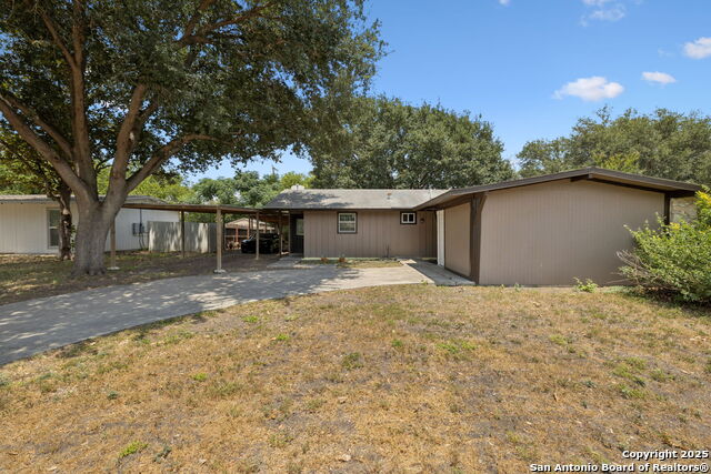Image 2 of 40 For 111 Tropicana Pl