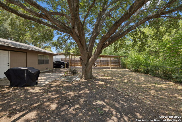 Image 23 of 40 For 111 Tropicana Pl