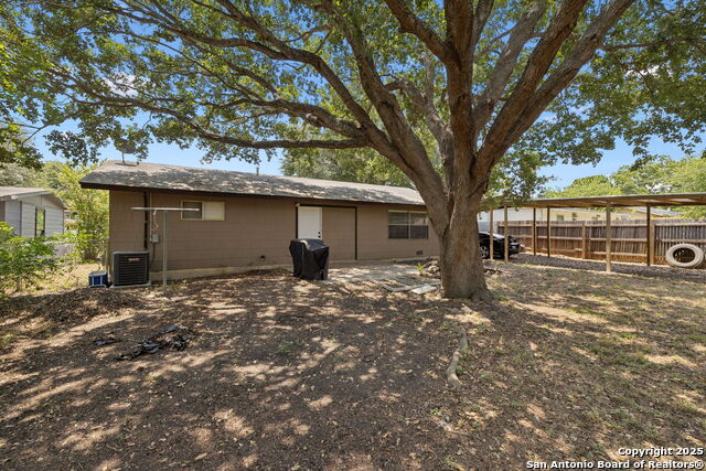 Image 24 of 40 For 111 Tropicana Pl