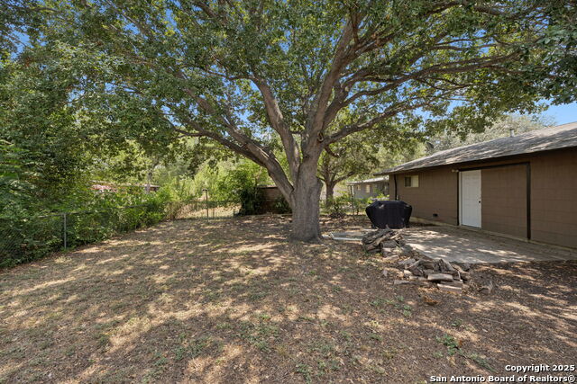 Image 27 of 40 For 111 Tropicana Pl