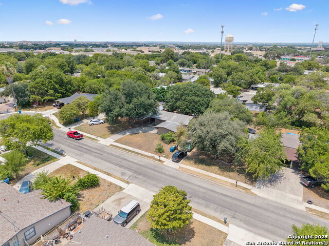 Image 29 of 40 For 111 Tropicana Pl