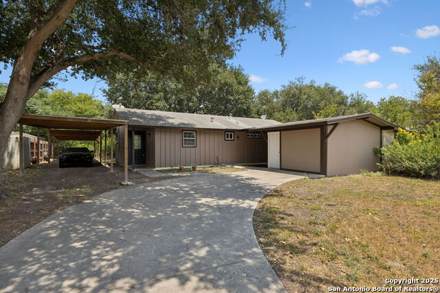 Image 3 of 40 For 111 Tropicana Pl