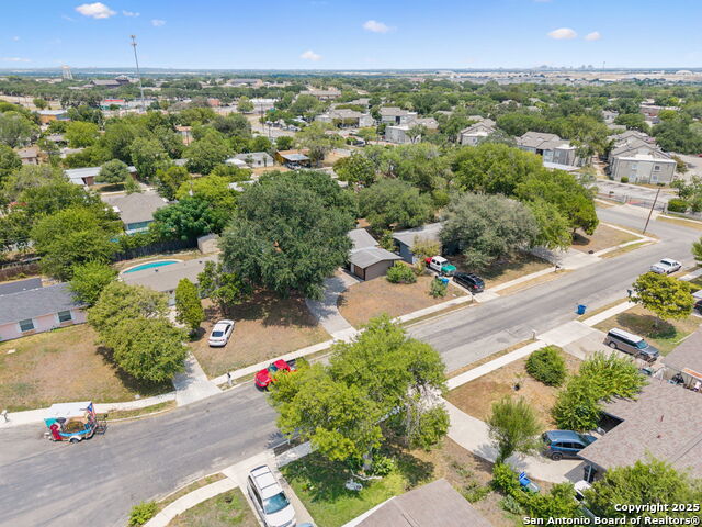 Image 31 of 40 For 111 Tropicana Pl