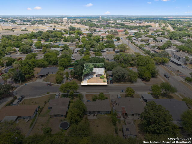 Image 32 of 40 For 111 Tropicana Pl