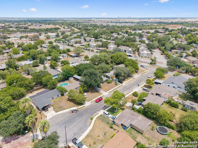 Image 34 of 40 For 111 Tropicana Pl