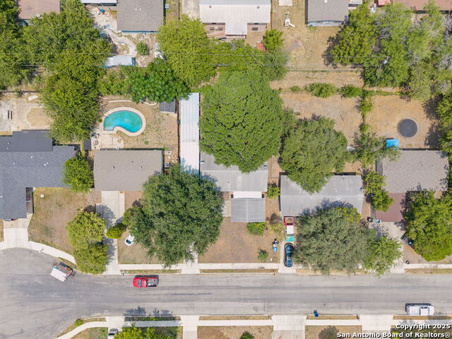 Image 35 of 40 For 111 Tropicana Pl