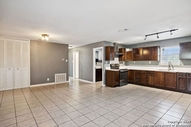 Image 39 of 40 For 111 Tropicana Pl
