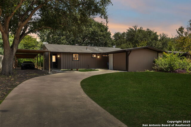 Image 6 of 40 For 111 Tropicana Pl