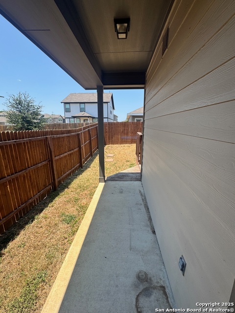 Image 22 of 27 For 9927 Rancho Real