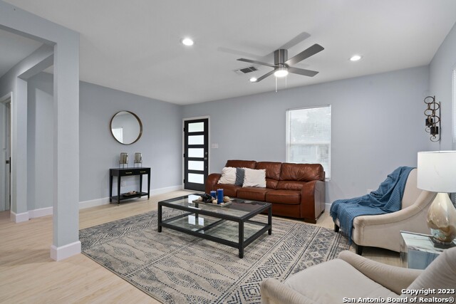 Image 3 of 30 For 333 Haggin St