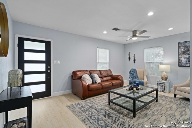 Image 4 of 30 For 333 Haggin St