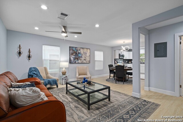 Image 5 of 30 For 333 Haggin St