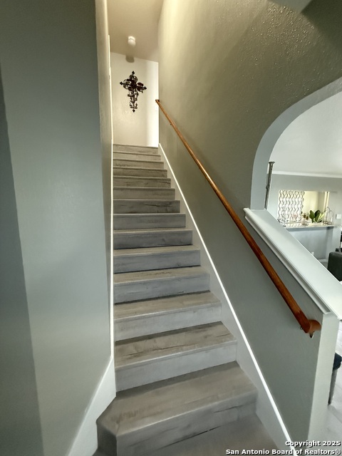 Image 15 of 43 For 6923 Grapevine