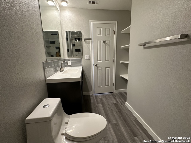 Image 16 of 24 For 7323 Snowden Rd  2303