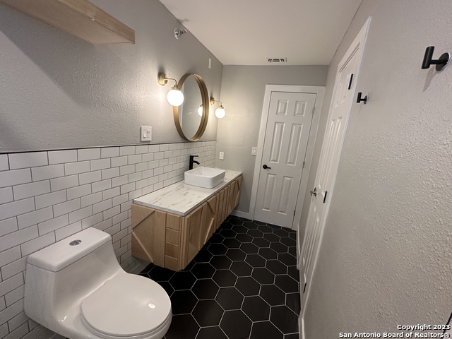 Image 21 of 24 For 7323 Snowden Rd  2303