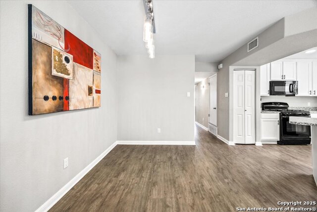 Image 13 of 45 For 122 Rush Haven F093