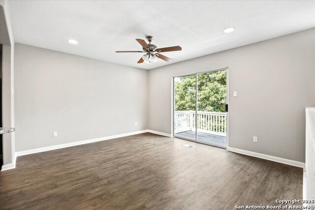 Image 15 of 45 For 122 Rush Haven F093