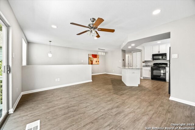 Image 16 of 45 For 122 Rush Haven F093