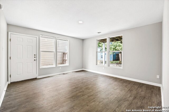 Image 28 of 45 For 122 Rush Haven F093