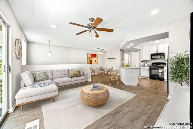 Image 3 of 45 For 122 Rush Haven F093