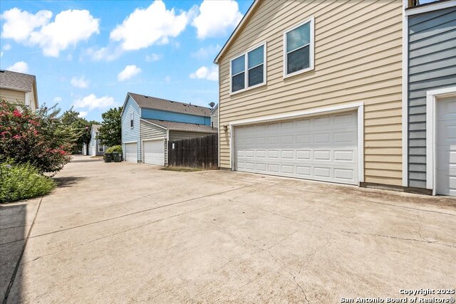 Image 35 of 45 For 122 Rush Haven F093