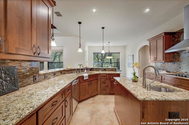 Image 15 of 46 For 847 Uluru  