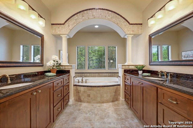 Image 21 of 46 For 847 Uluru  