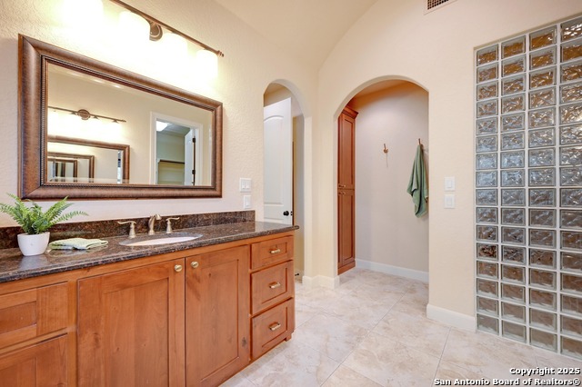 Image 23 of 46 For 847 Uluru  