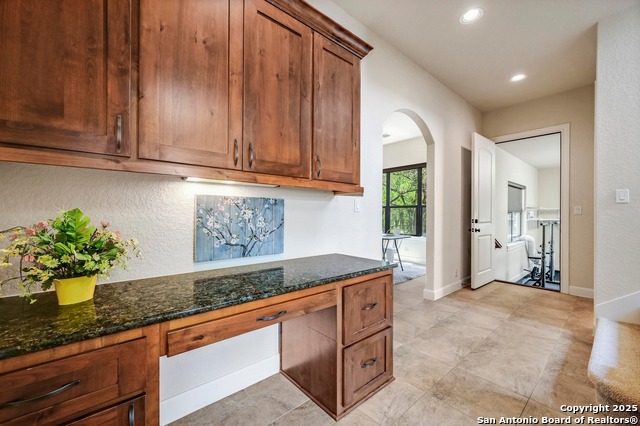 Image 25 of 46 For 847 Uluru  